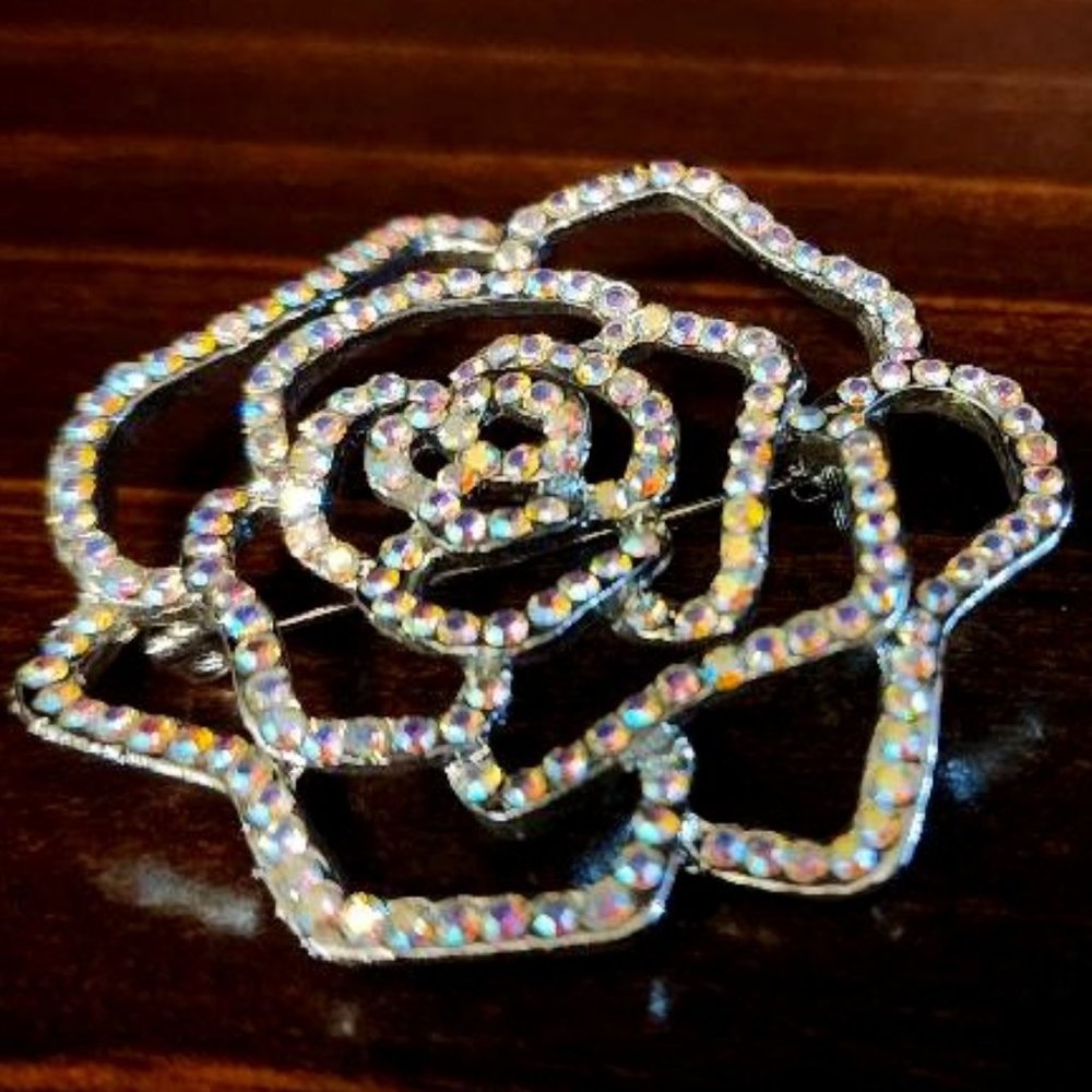 Crystal Rose-Shaped Pendant